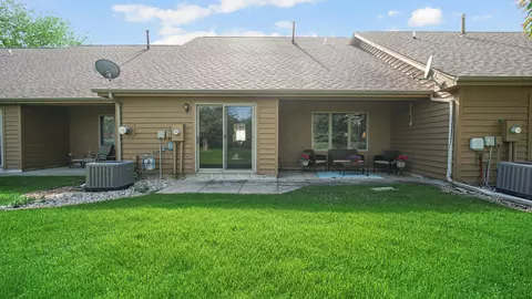 Exterior - 956 Cornwallis Ln, Munster, IN 46321 photo 6 of 9