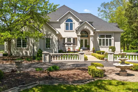 836 Royal Dublin Ln, Dyer, IN 46311