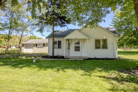5374 S State Road 10, Knox, IN 46534