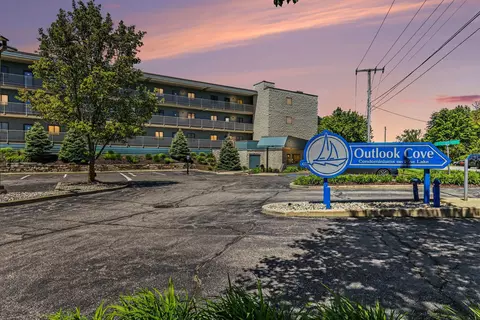 317 Outlook Cove Dr, La Porte, IN 46350