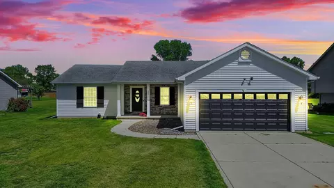 303 Ironwood St, De Motte, IN 46310