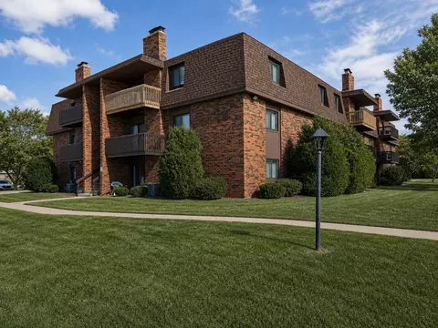 2049 45th St #201, Highland, IN 46322