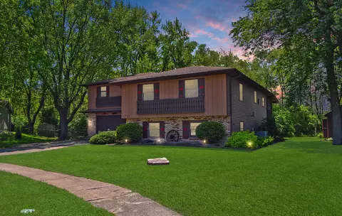 2735 Laguardia St, Portage, IN 46368