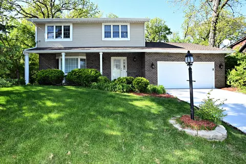 423 Shorewood Ct, Valparaiso, IN 46385