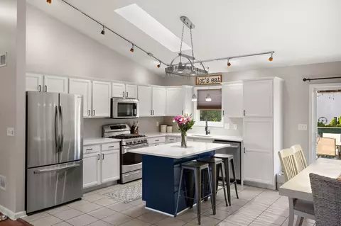Kitchen - 7310 E 103rd Ave, Crown Point, IN 46307 photo 2 of 4