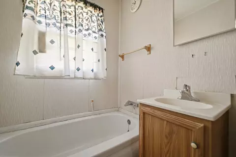 Bath - 2050-58 Rhode Island Ct, Gary, IN 46407 photo 2 of 2
