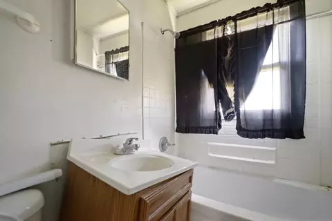 Bath - 2050-58 Rhode Island Ct, Gary, IN 46407 photo 1 of 2
