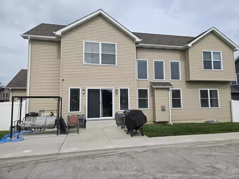 Exterior - 9835 Meadow Rose Ln, Saint John, IN 46373 photo 4 of 6