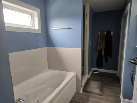 Bath - 9835 Meadow Rose Ln, Saint John, IN 46373 photo 3 of 4