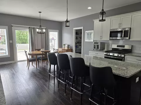 Kitchen - 9835 Meadow Rose Ln, Saint John, IN 46373 photo 2 of 4