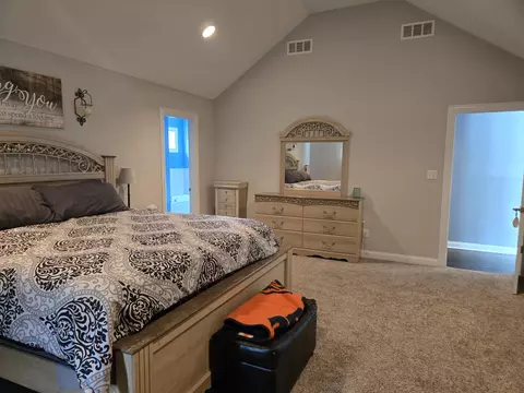 Bedroom - 9835 Meadow Rose Ln, Saint John, IN 46373 photo 10 of 11