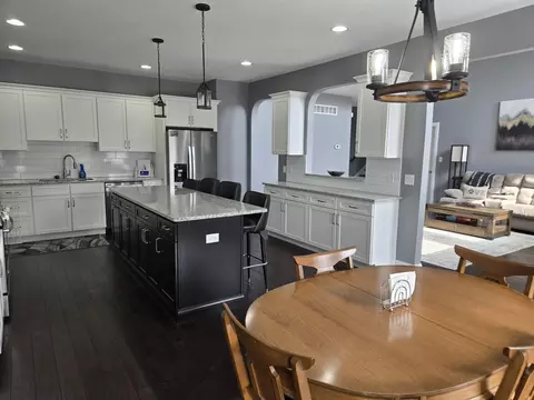 Kitchen - 9835 Meadow Rose Ln, Saint John, IN 46373 photo 4 of 4
