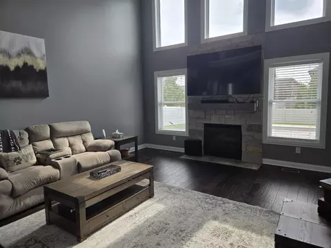 Living - 9835 Meadow Rose Ln, Saint John, IN 46373 photo 2 of 7