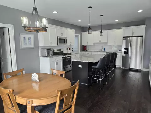 Kitchen - 9835 Meadow Rose Ln, Saint John, IN 46373 photo 3 of 4