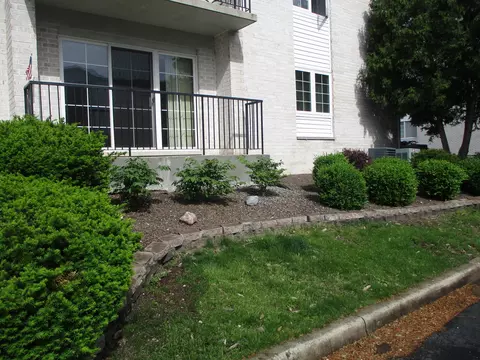 402 Sturdy Rd #1D, Valparaiso, IN 46383
