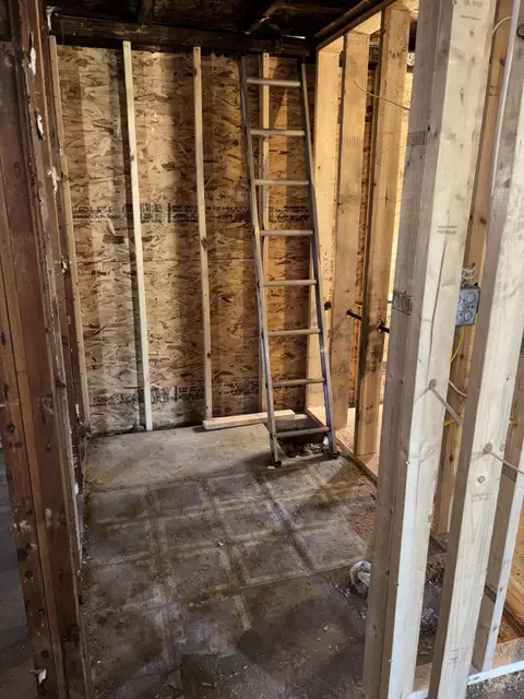 Bath - 1142 Gibson Pl, Gary, IN 46403 photo 1 of 1