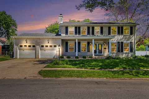2304 Shannon Dr, Valparaiso, IN 46383