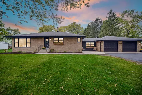 9446 Hilltop Dr, Saint John, IN 46373