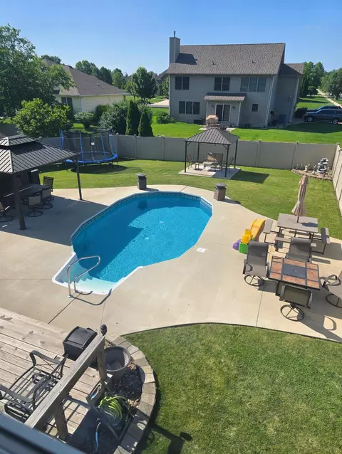 Exterior - 301 E 125th Ave, Crown Point, IN 46307 photo 3 of 11