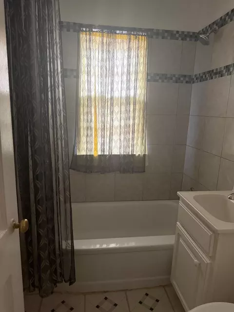 Bath - 608 Durbin St, Gary, IN 46406 photo 1 of 2
