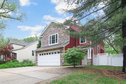 51 Lakeview Dr, Valparaiso, IN 46383