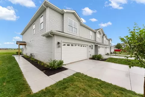 9561 Luebcke Ln, Crown Point, IN 46307
