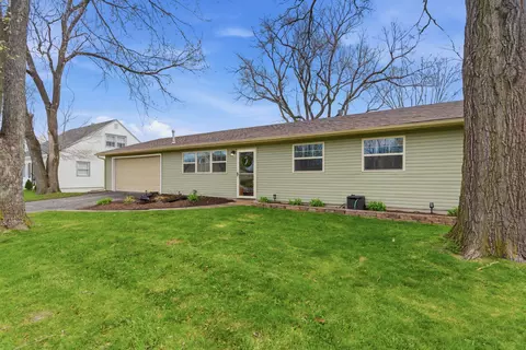 621 Old Forge Rd, Valparaiso, IN 46385