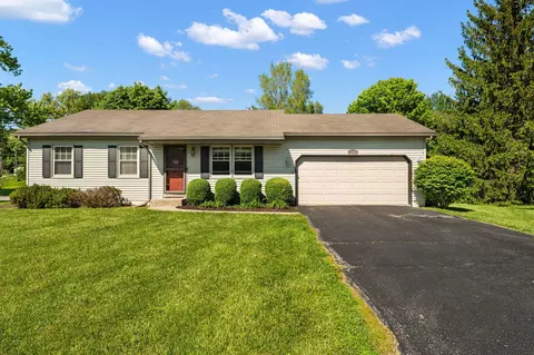 2156 St Joseph Ln, Valparaiso, IN 46385