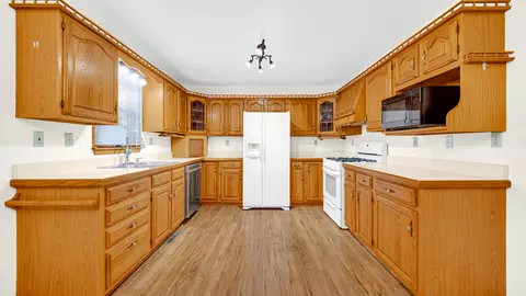 Kitchen - 18 W 890, Wheatfield, IN 46392 photo 4 of 5