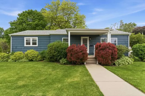 1113 Valparaiso St, Valparaiso, IN 46383