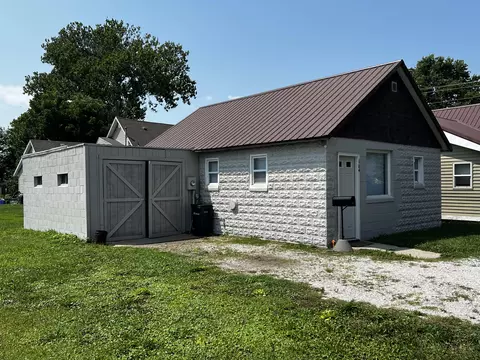 104 S Scott St, Rensselaer, IN 47978