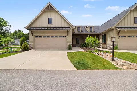 1905 E Woodglen Cir, Valparaiso, IN 46383