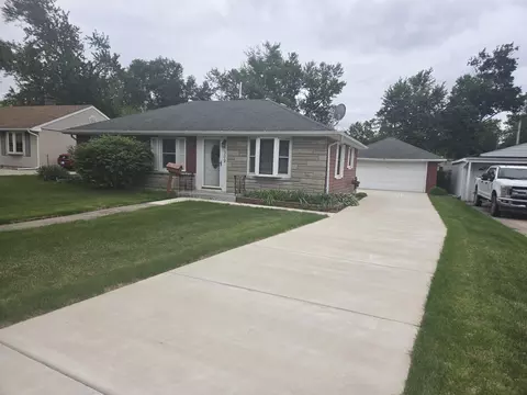 Exterior - 309 Maple Ln, Crown Point, IN 46307 photo 2 of 10