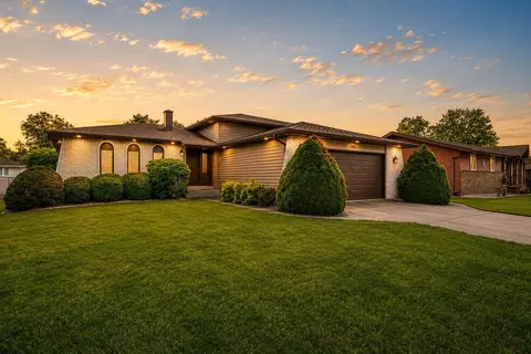 1225 Willow Ln, Schererville, IN 46375