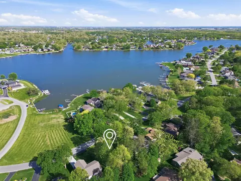 3580 W Lakeshore Dr, Crown Point, IN 46307