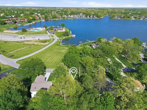 3580 W Lakeshore Dr, Crown Point, IN 46307 photo 2