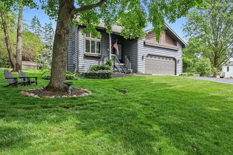 2752 Sunswept Ct, Valparaiso, IN 46383