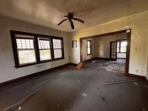 709 Vermont St, Gary, IN 46402 photo 2
