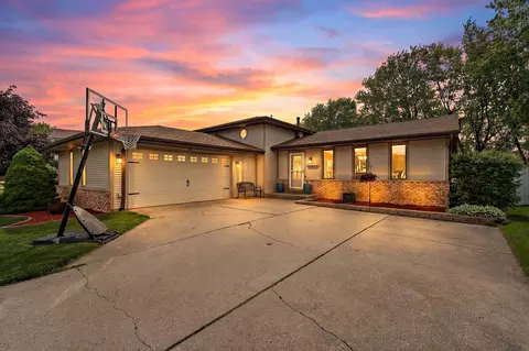 4925 W 89th Ter, Crown Point, IN 46307