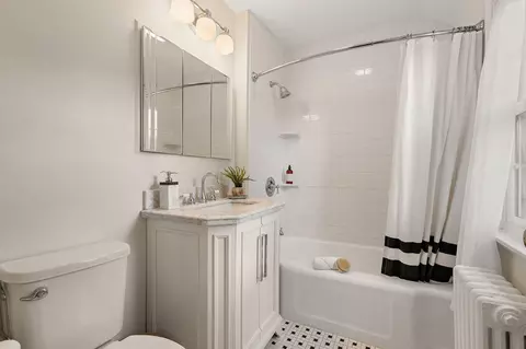 Bath - 332 E 650, La Porte, IN 46350 photo 1 of 7