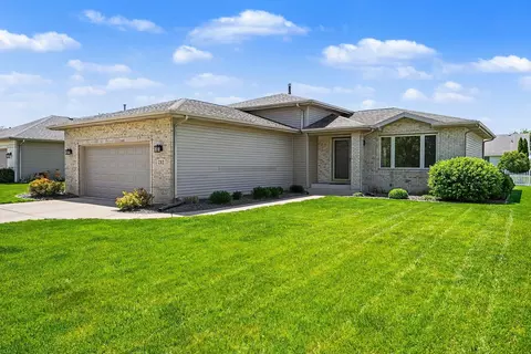 732 Sunflower Ln, Dyer, IN 46311