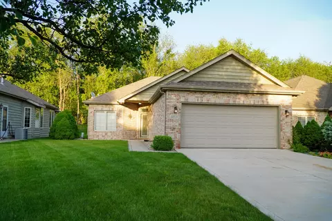 10531 Ontario Dr, Crown Point, IN 46307