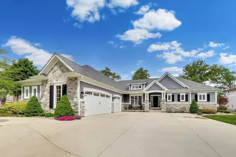 2501 Pennington Pl, Valparaiso, IN 46383