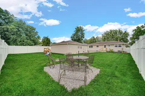 Exterior - 519 Hickory Ln, Munster, IN 46321 photo 2 of 3