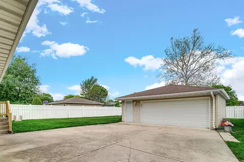 Exterior - 519 Hickory Ln, Munster, IN 46321 photo 3 of 3