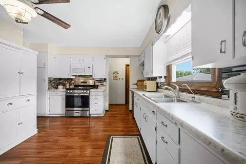 Kitchen - 519 Hickory Ln, Munster, IN 46321 photo 1 of 3