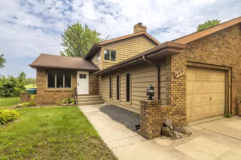 340 Golfview Dr, Schererville, IN 46375