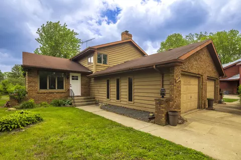 340 Golfview Dr, Schererville, IN 46375