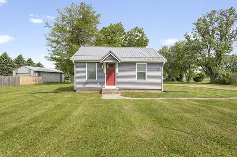 8951 E Chicago Rd, New Carlisle, IN 46552