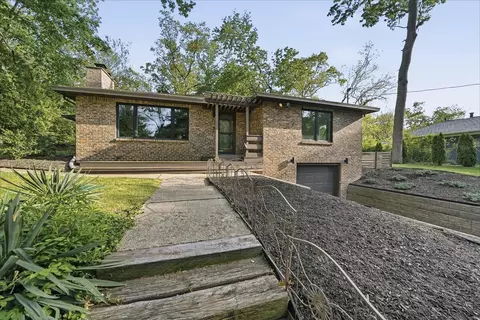 63 Ski Hill Rd, Portage, IN 46368